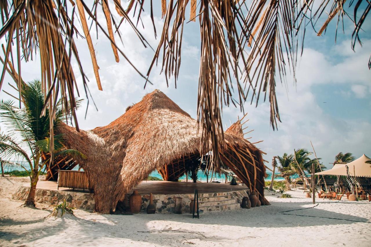 Ikal Tulum Hotel Ngoại thất bức ảnh A hut at Akumal
