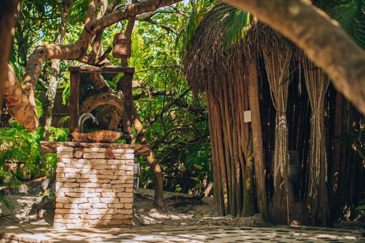 Ikal Tulum Hotel Ngoại thất bức ảnh A fountain in the jungle
