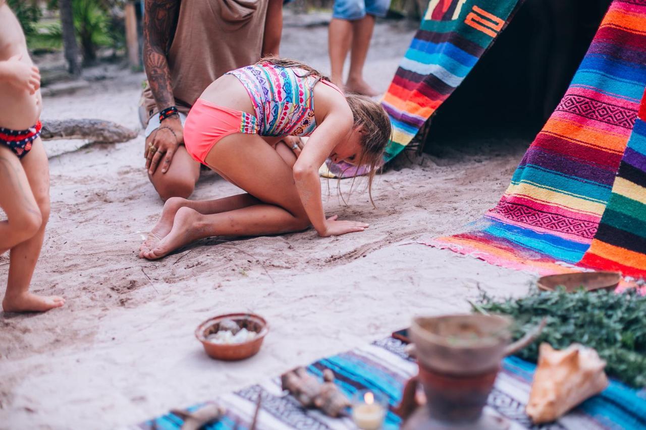 Ikal Tulum Hotel Ngoại thất bức ảnh A woman in a trance state during a shamanic healing session