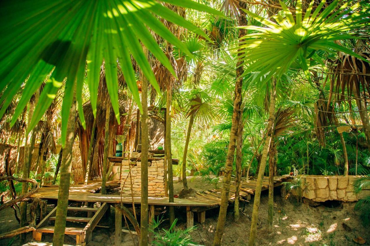 Ikal Tulum Hotel Ngoại thất bức ảnh A traditional house in the Solomon Islands