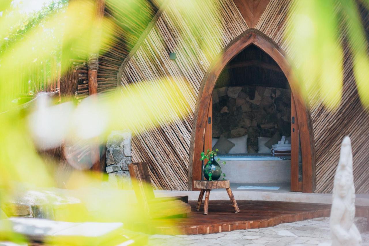 Ikal Tulum Hotel Ngoại thất bức ảnh The entrance to the chapel