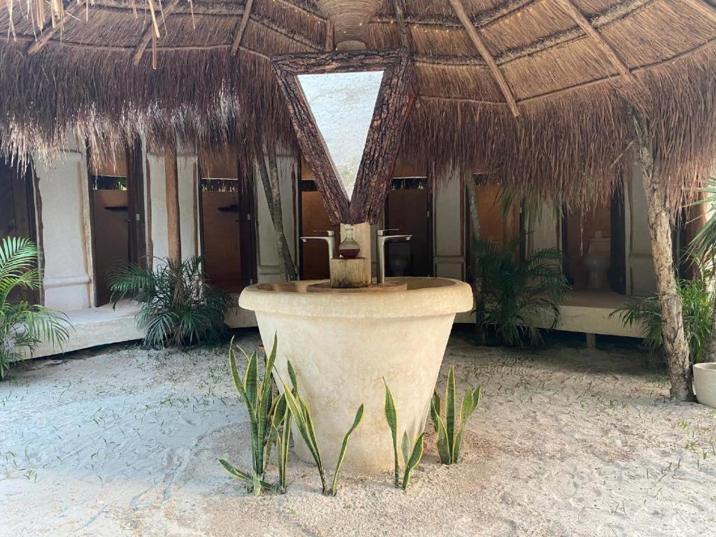 Ikal Tulum Hotel Ngoại thất bức ảnh Fountain at the entrance of the spa